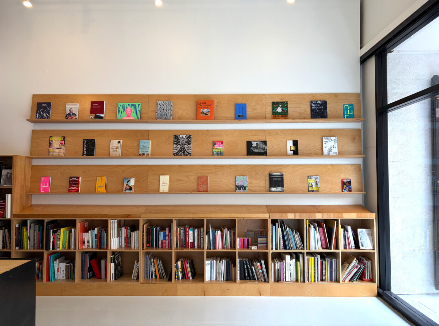 Or Gallery bookshelf with feature books
