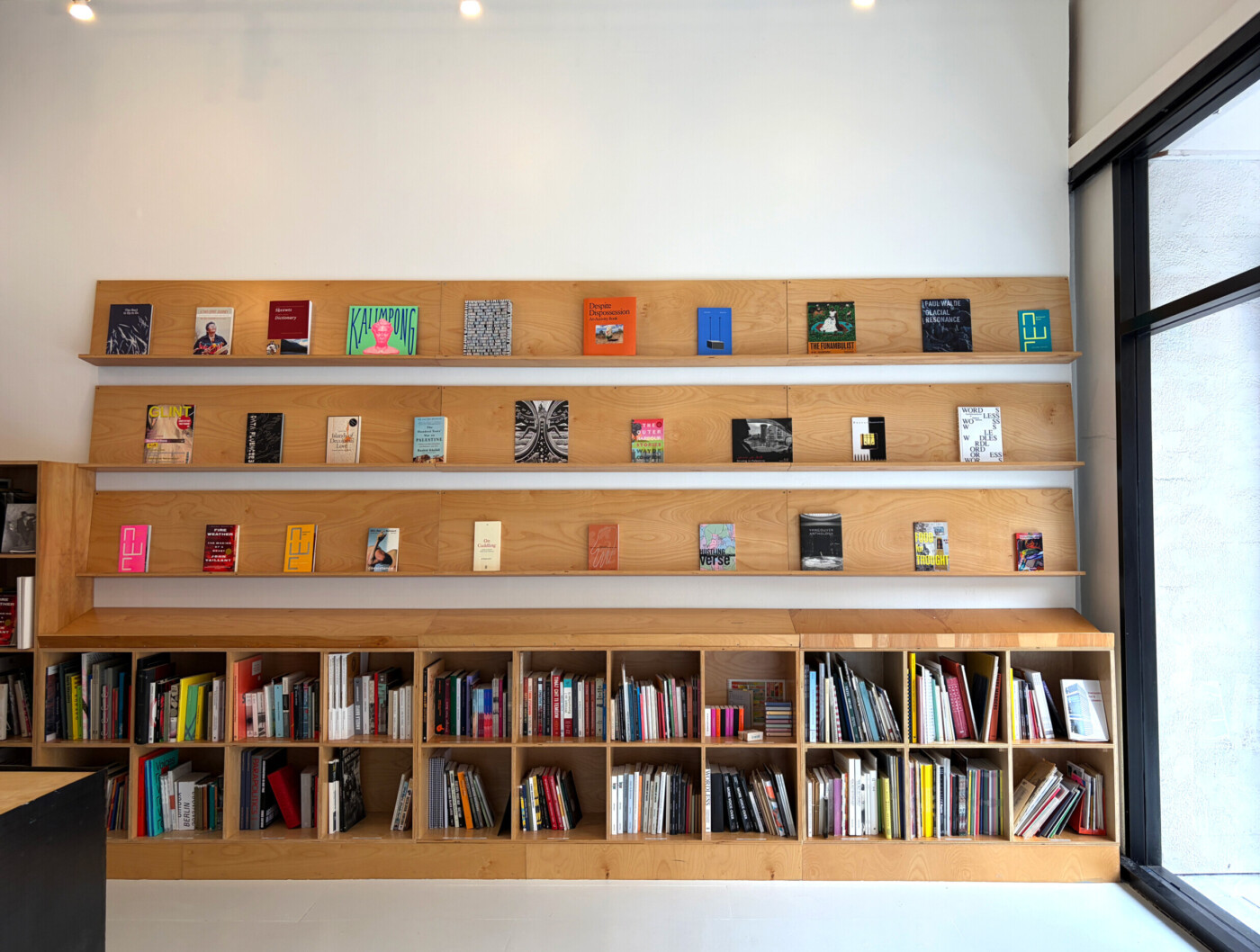 Or Gallery bookshelf with feature books